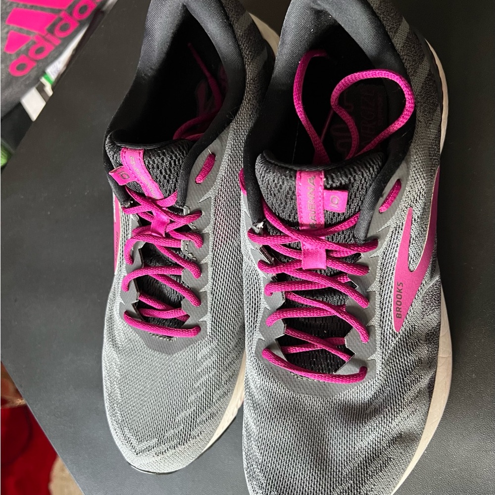 BROOKS RAVENNA UNISEX SIZE 10.5